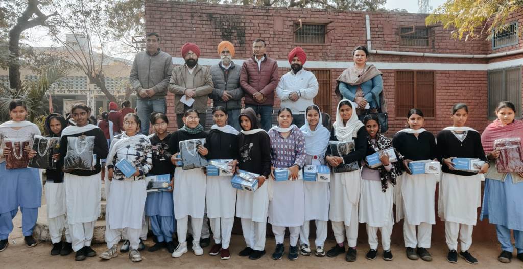 Lok Chetna Manch Haryana distributes jerseys and boots to needy girl students